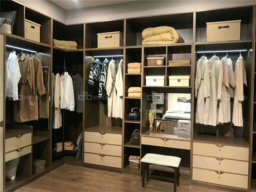 整木定制装修衣帽间时要注意什么?(图2) 整木定制装修衣帽间时要注意什么?(图2)